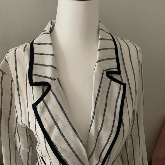 Sheer belted blazer - Picture 4 of 7